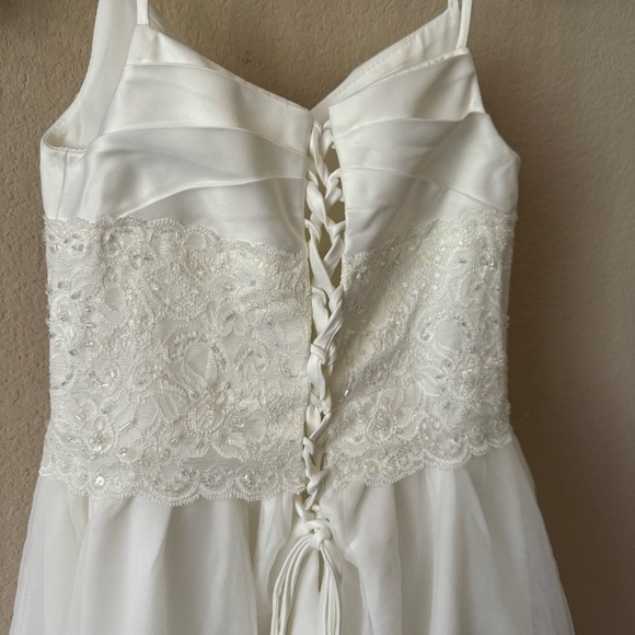 FINAL PRICE- MARY'S | White Flower Girl Dress Size 6 - Picture 9 of 13